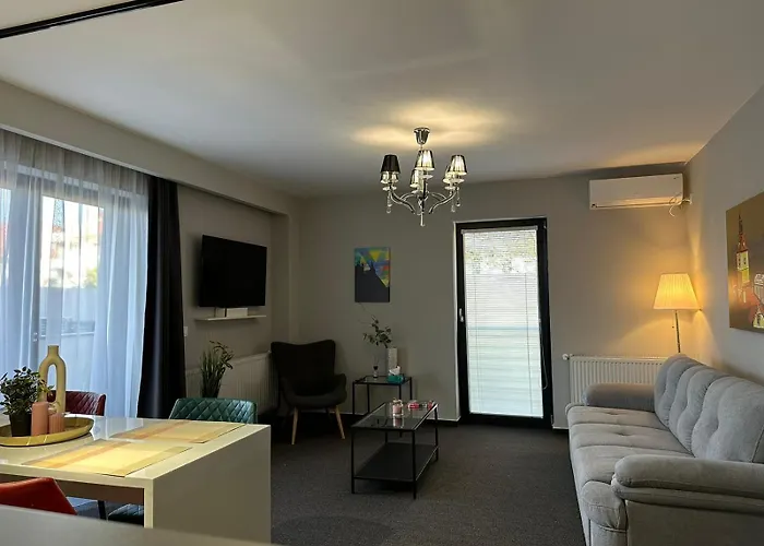 Close Luxury Glam Apartments Apartment *