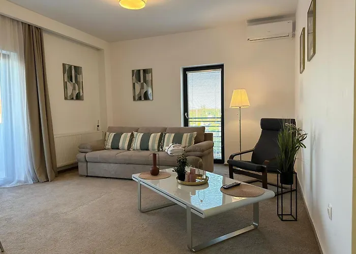 Close Luxury Glam Apartments * Brașov