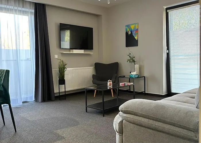 Close Luxury Glam Apartments Apartment *