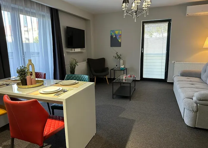 Close Luxury Glam Apartments *