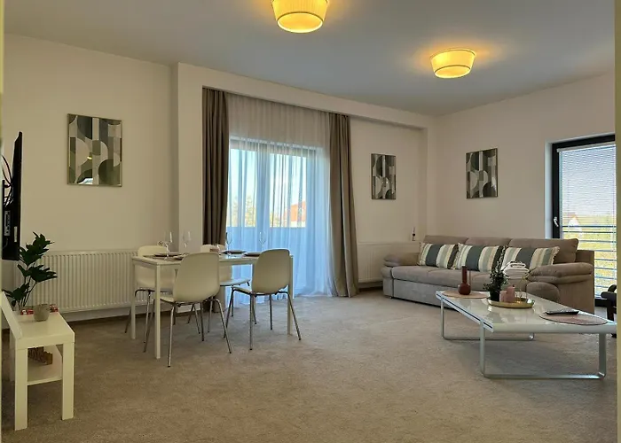 Close Luxury Glam Apartments *