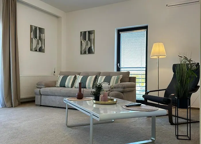 Close Luxury Glam Apartments * Brașov