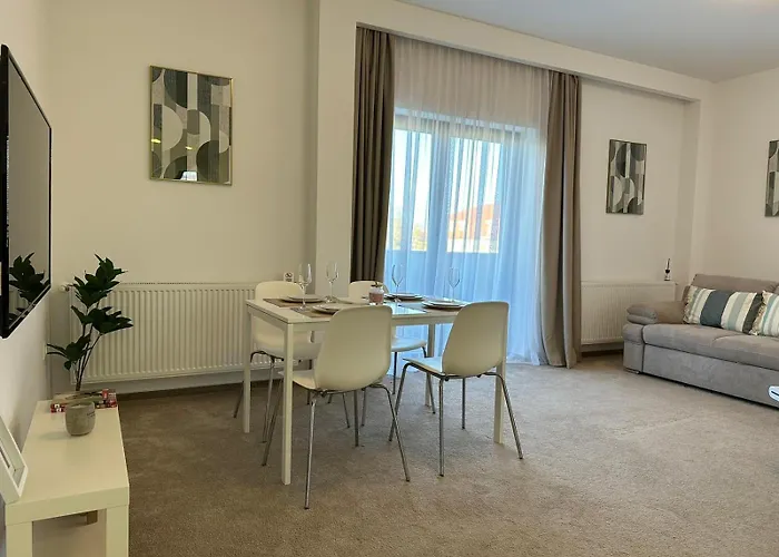 Close Luxury Glam Apartments Apartment