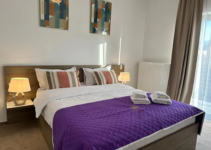 Close Luxury Glam Apartments Apartment *