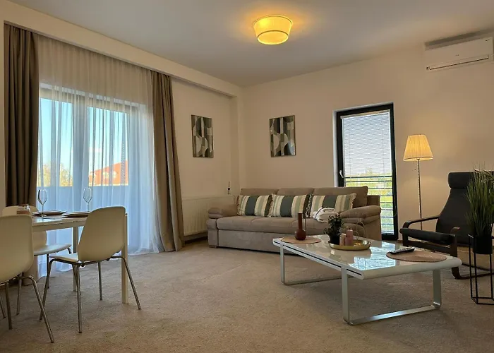 Close Luxury Glam Apartments Apartment