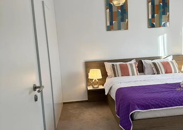 Close Luxury Glam Apartments Apartment *