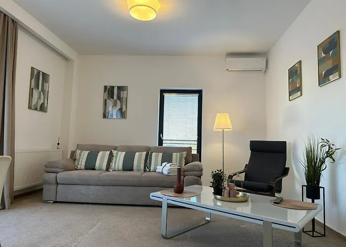 Close Luxury Glam Apartments *