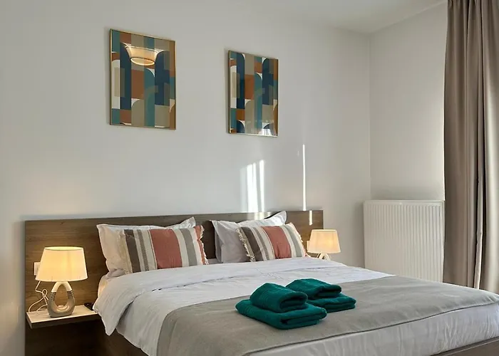 Close Luxury Glam Apartments * Brașov