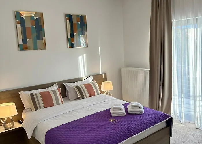 Close Luxury Glam Apartments Apartment *