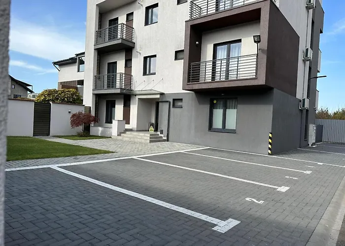 Close Luxury Glam Apartments *