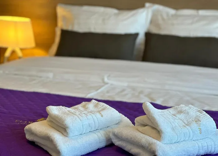 Close Luxury Glam Apartments * Brașov