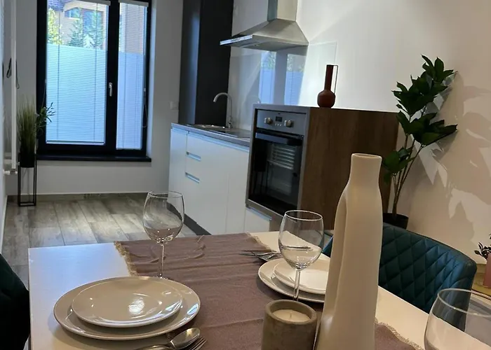 Close Luxury Glam Apartments *