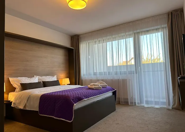 Close Luxury Glam Apartments *