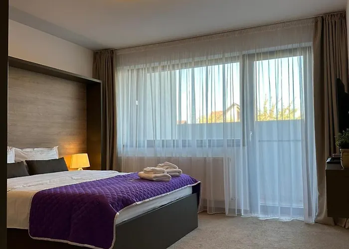 Close Luxury Glam Apartments *